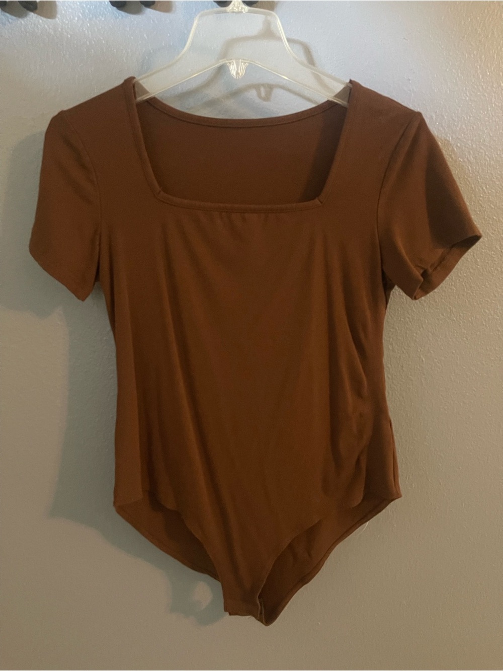 Square-Neck Short Sleeve Bodysuit in Brown